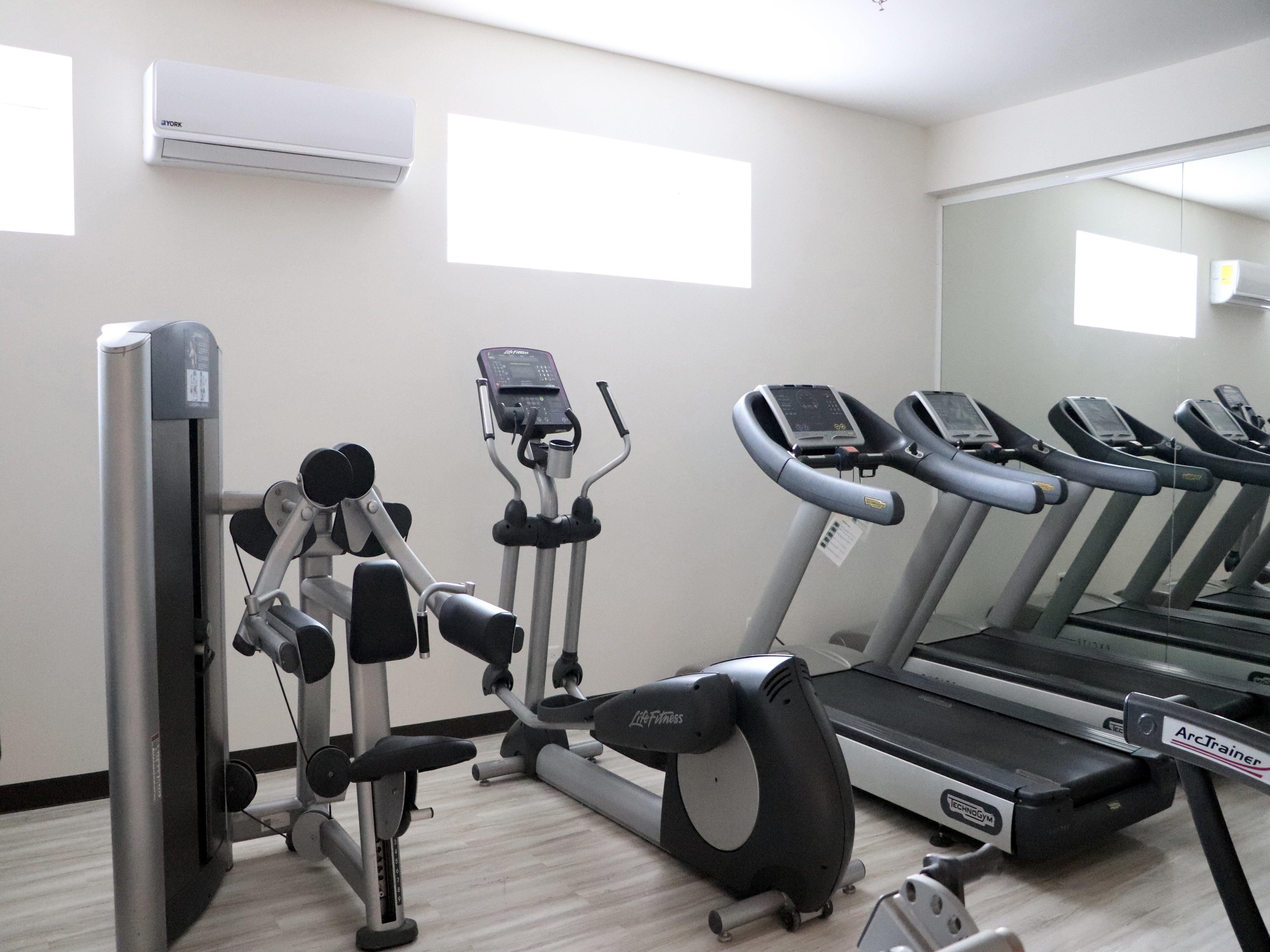 Holiday Inn Express Guaymas By Ihg מראה חיצוני תמונה A gym in a hotel