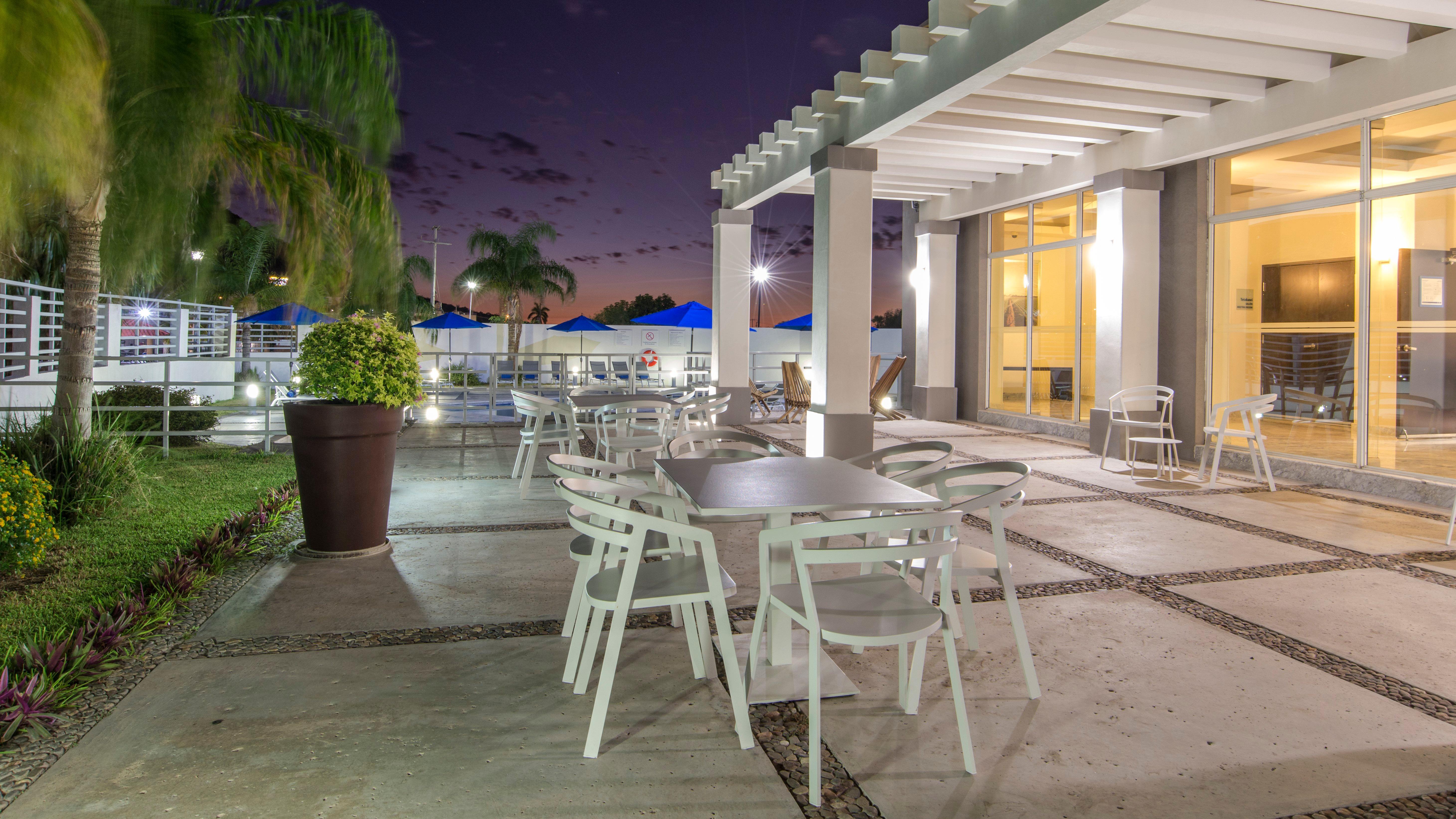 Holiday Inn Express Guaymas By Ihg מראה חיצוני תמונה Hotel's pool area