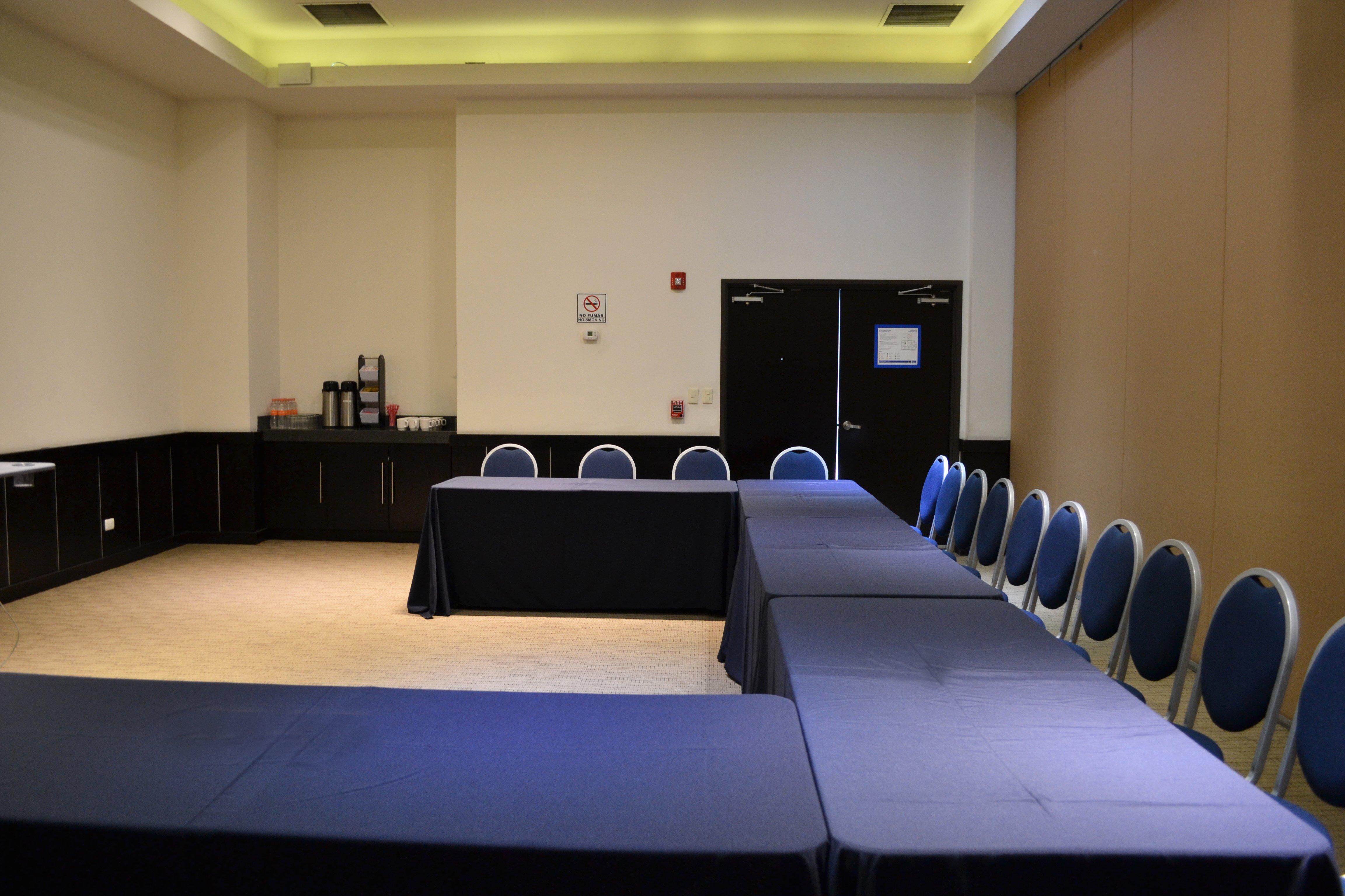 Holiday Inn Express Guaymas By Ihg מראה חיצוני תמונה A meeting room at the hotel