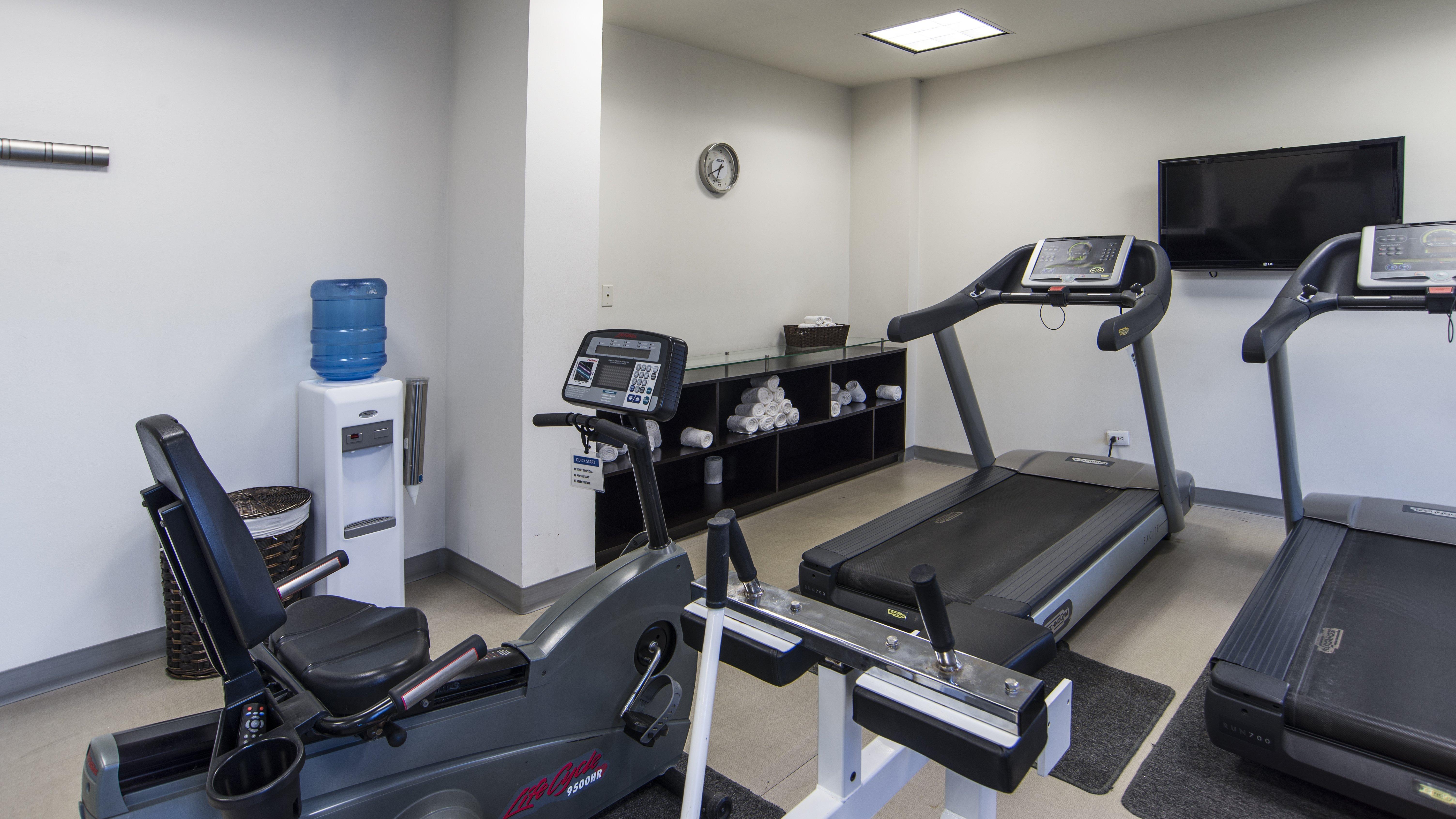 Holiday Inn Express Guaymas By Ihg מראה חיצוני תמונה A treadmill in a gym