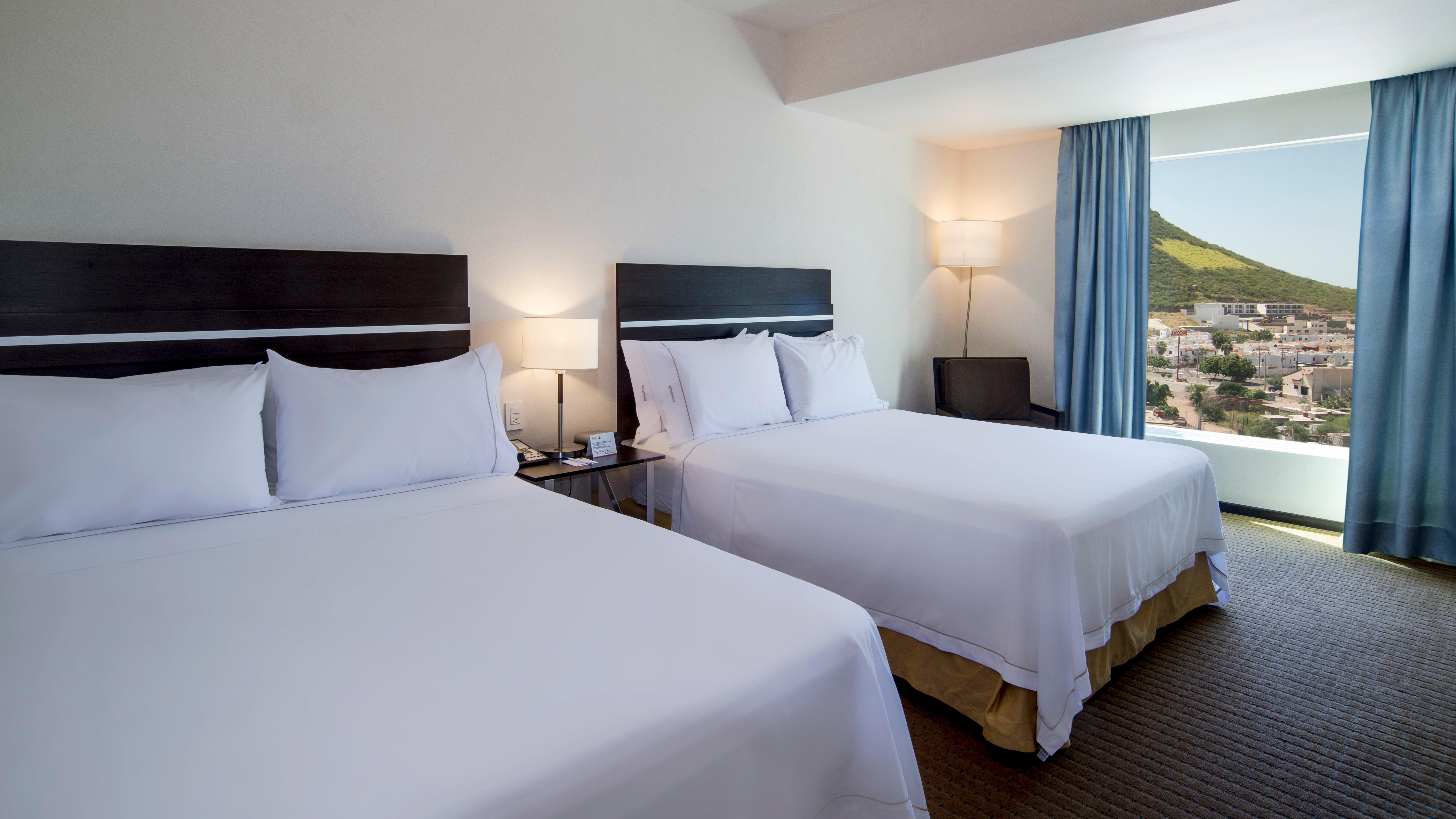 Holiday Inn Express Guaymas By Ihg מראה חיצוני תמונה A typical guest room at the Hilton San Diego Bayfront